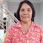 គ្រូ​បង្រៀនកុមារក្នុងរបបខ្មែក្រហម