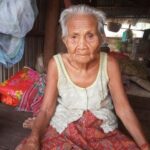 រស់មួយសតវត្សរ៍ក្នុងស្រមោលអន្ធកាល