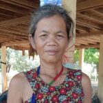កន់ត្រប់ កន៖ កើបលាមកមនុស្សដោយដៃ